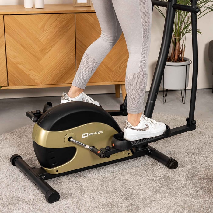 Piattaforme antiscivolo nell'ellittica magnetica HS-003C Focus oro