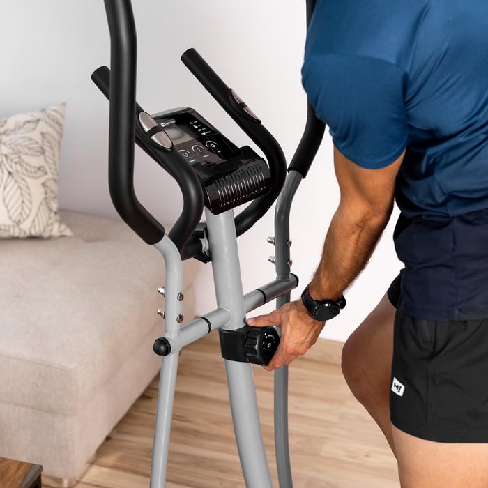 Sistema di resistenza e sua regolazione nell'orbitrek magnetico HS-2050C Cosmo