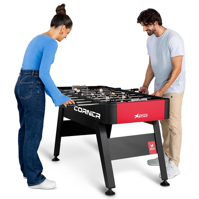 Il tavolo Corner rosso è stato realizzato con cura dei dettagli in legno di alta qualità e pannelli MDF