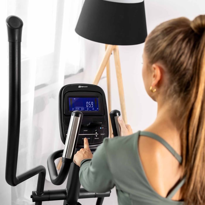 Computer nell'ellittica elettromagnetica HS-095CF Prizm nero offre 12 programmi di allenamento