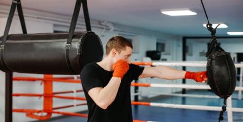 Allenamento al sacco da boxe - Brucia calorie e scarica lo stress a casa