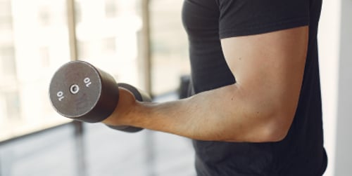 Esercizi con manubri per bicipiti - La guida per braccia forti e massicce