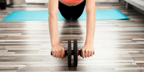 La ruota per addominali - come si usa? Tutorial passo dopo passo per principianti