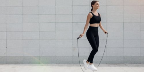 Saltare con la corda fa dimagrire? Ecco perché saltare con la corda funziona!