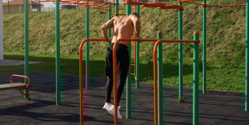 Dip alle parallele - Guida alla tecnica corretta ed errori da evitare