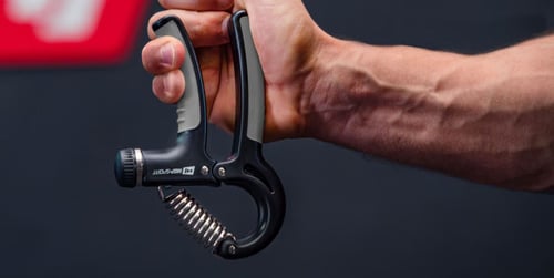Hand grip: cosa allena e quali sono i benefici per la forza della presa