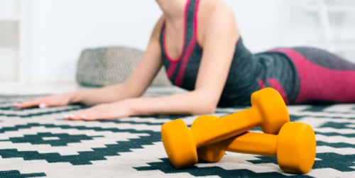 Allenamento braccia con pesetti: addio alle braccia a tendina!