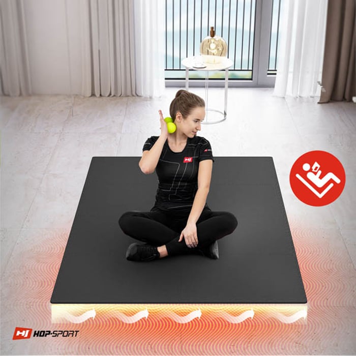 Ragazza seduta su un tappetino Puzzle nero Hop-Sport 1 cm 8 pezzi