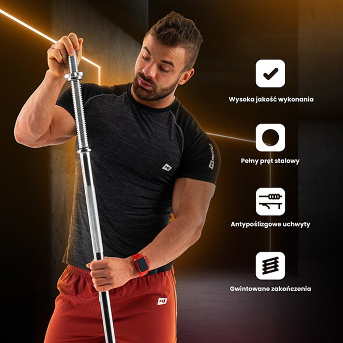 Ragazzo che tiene in mano un bilanciere in acciaio cromato marca Hop-sport