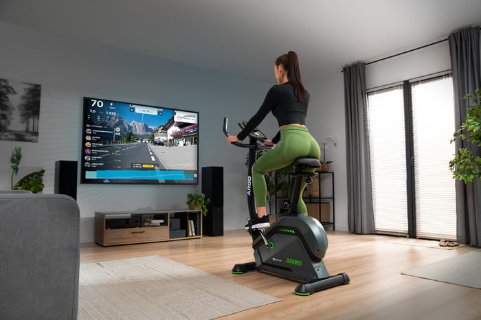 Cyclette HS-120H Argo dotata di computer con accesso ad applicazioni di allenamento interattive