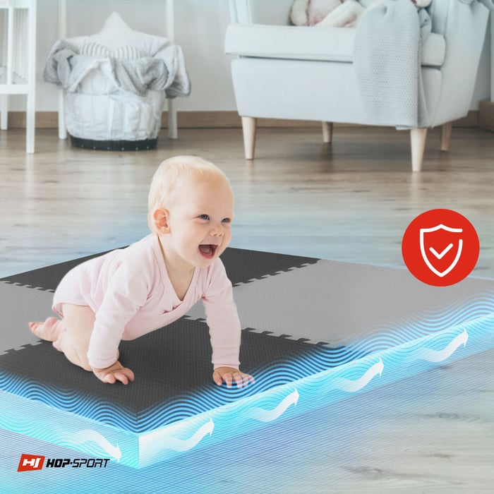 Bambino seduto sul tappetino puzzle nero-grigio Hop-Sport 2 cm 4 pezzi