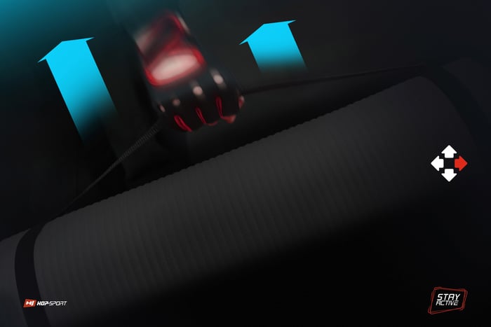 Mostrato il manico per trasportare il tappetino NBR 1,5 cm in colore nero del marchio Hop-sport